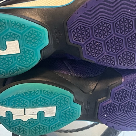 Nike Lebron Soldier IX Purple Summit Lake Hornets 749417 510 - Picture 4 of 5